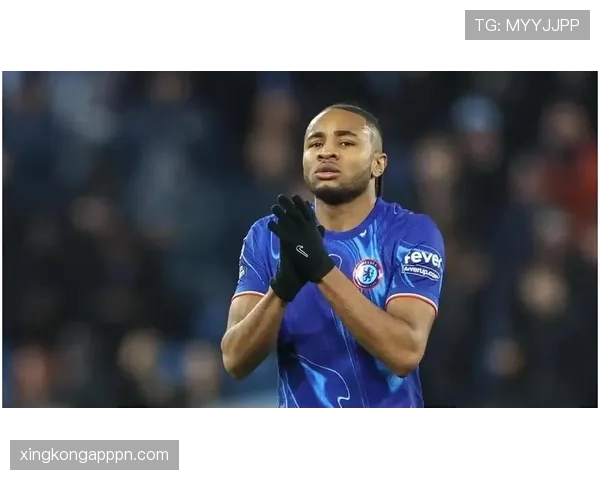 恩昆库从边锋到中路核心的角色演变分析