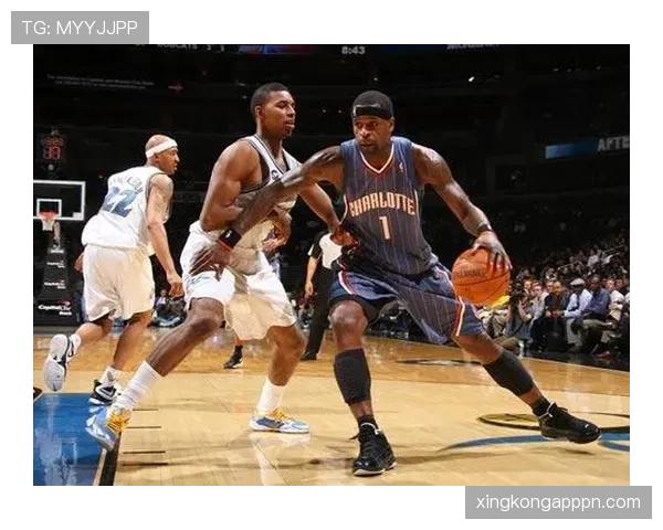 华莱士凭借篮下强攻制造错位 拉开内线得分差距